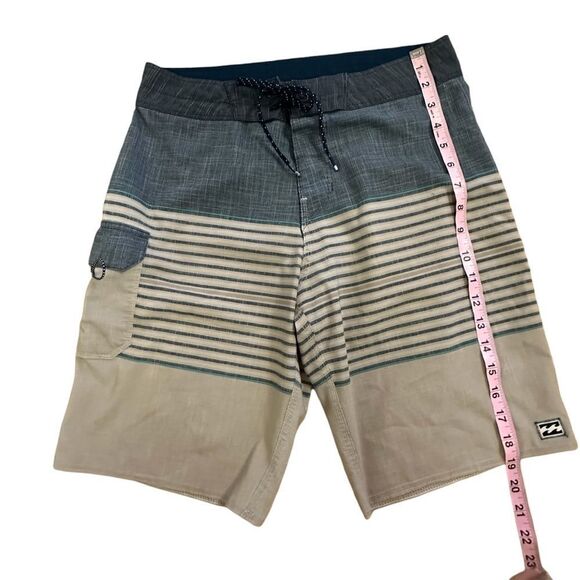 Billabong ~ Mens Boardshorts ~ size 28 - Picture 8 of 10